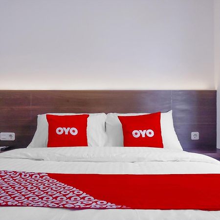 โอโย 90115 เนียร์ ปาซาร์ บารู Hotel จาการ์ตา ภายนอก รูปภาพ