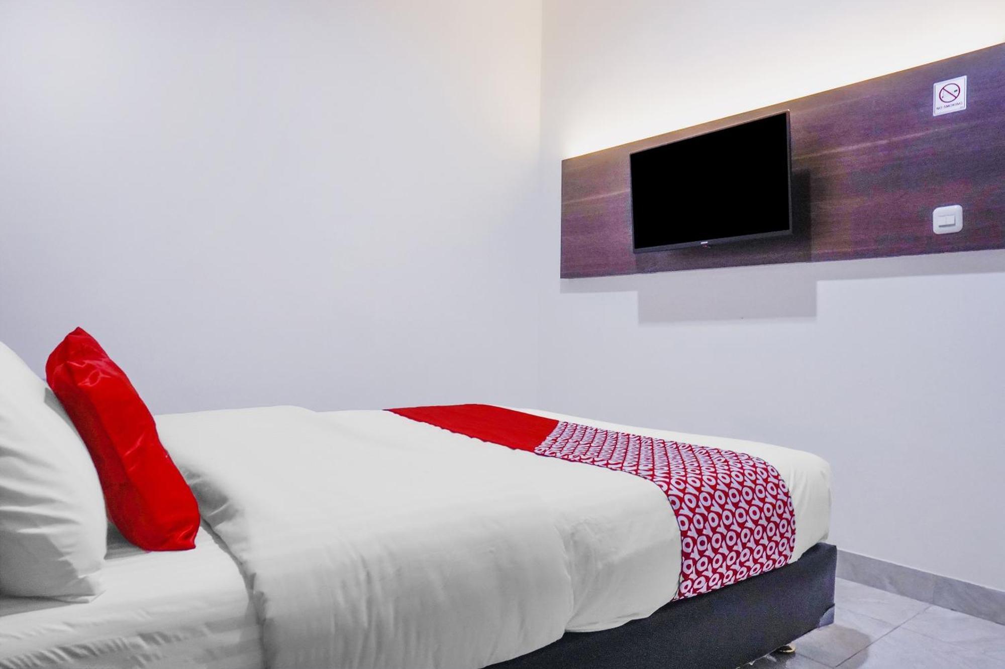 โอโย 90115 เนียร์ ปาซาร์ บารู Hotel จาการ์ตา ภายนอก รูปภาพ